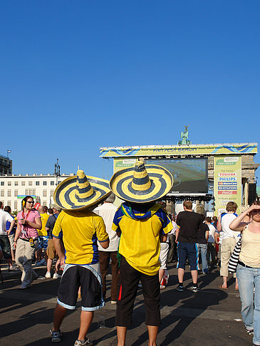 Fans am Brandenburger Tor Fotos