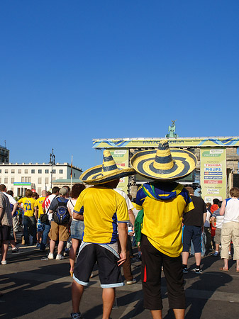 Foto Fans am Brandenburger Tor - Berlin