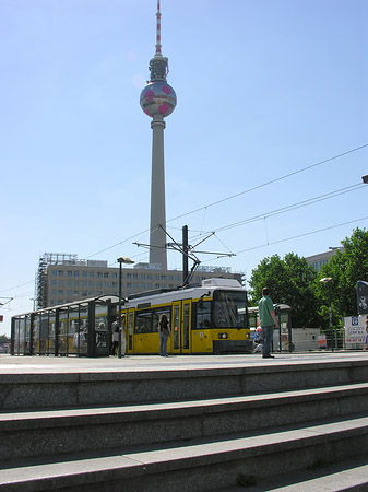 Fernsehturm von der Ostseite - Berlin (Berlin)