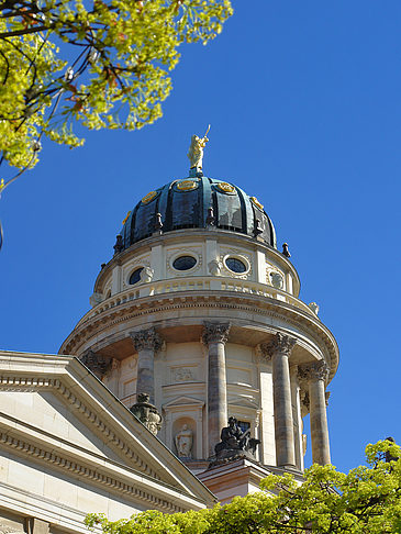 Französischer Dom mit Bäumen - Berlin (Berlin)