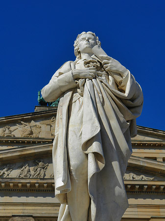 Foto Schillerdenkmal mit Konzerthaus - Berlin