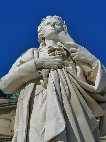 Fotos Schillerdenkmal mit Konzerthaus