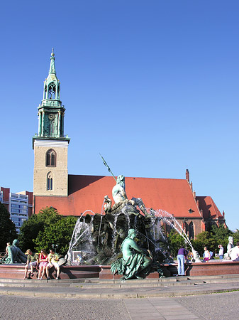 Foto Neptunbrunnen vor Marienkirche - Berlin