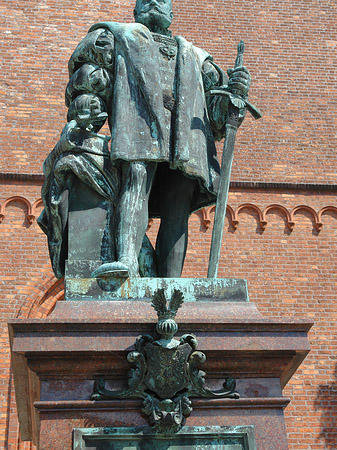 Joachim II Denkmal an der Nikolaikirche - Berlin (Berlin)