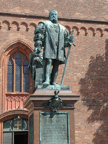 Joachim II Denkmal an der Nikolaikirche - Berlin (Berlin)