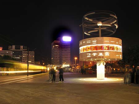 Fotos Weltzeituhr bei Nacht | Berlin