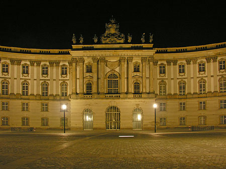 Alte Bibliothek am Bebelplatz bei Nacht Fotos