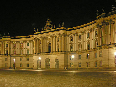 Alte Bibliothek am Bebelplatz bei Nacht Foto 