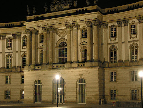 Alte Bibliothek am Bebelplatz bei Nacht Fotos