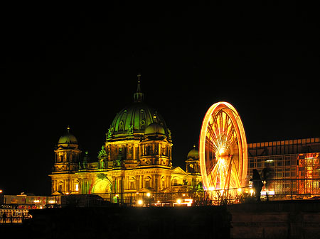 Foto Berliner Dom bei Nacht - Berlin