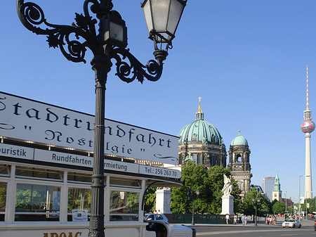 Berliner Dom mit Fernsehturm