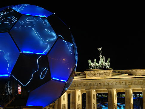 Brandenburger Tor bei Nacht Fotos