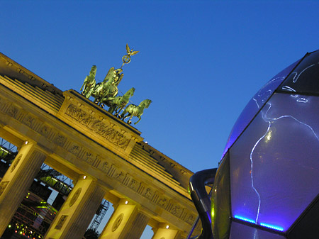 Brandenburger Tor bei Nacht Foto 