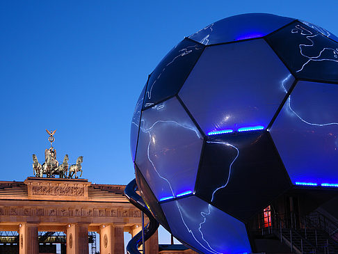 Brandenburger Tor bei Nacht Fotos