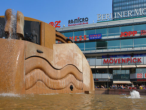 Weltkugelbrunnen - Berlin (Berlin)