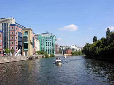 Gebäude an der Spree - Berlin (Berlin)