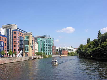 Gebäude an der Spree - Berlin (Berlin)