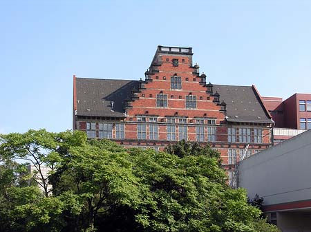 Haus hinter Bäumen - Berlin (Berlin)