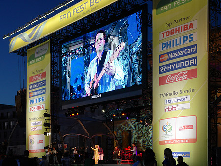 Fanfest bei Nacht Fotos