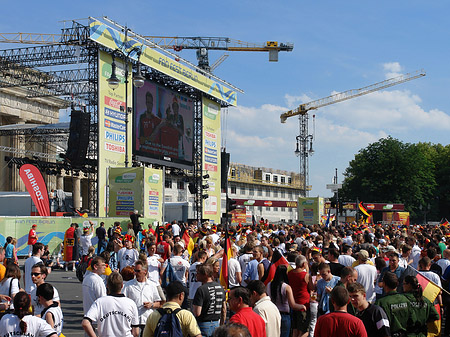 Bühne auf dem Fanfest Foto 