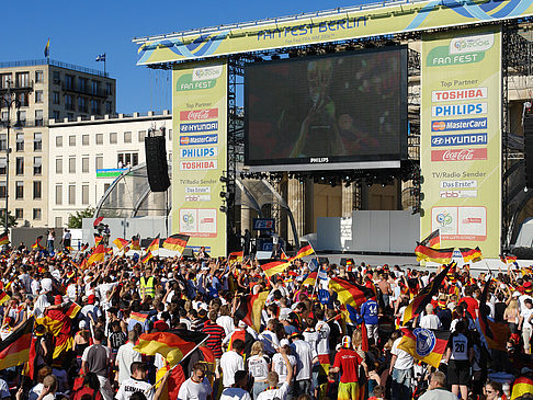 Bühne auf dem Fanfest Foto 