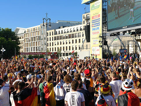 Foto Bühne auf dem Fanfest - Berlin