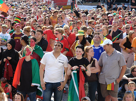 Fans am Brandenburger Tor - Berlin (Berlin)