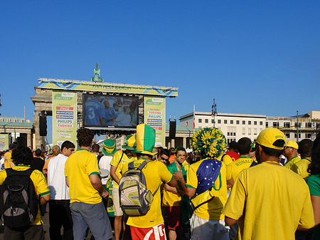 Fans am Brandenburger Tor Foto 