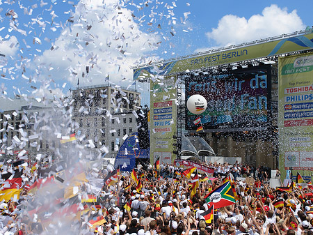 Konfetti Parade - Nationalmannschaft - Berlin (Berlin)