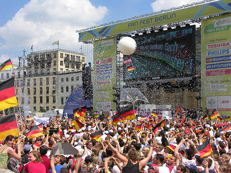 Konfetti Parade - Nationalmannschaft - Berlin (Berlin)