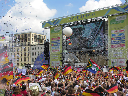 Konfetti Parade - Nationalmannschaft - Berlin (Berlin)