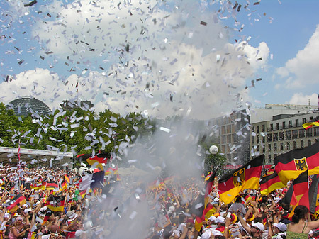 Konfetti Parade - Nationalmannschaft - Berlin (Berlin)