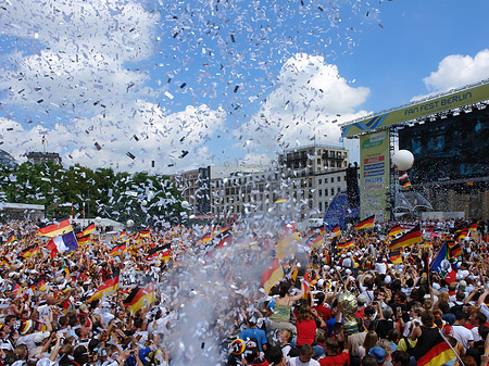 Konfetti Parade - Nationalmannschaft - Berlin (Berlin)