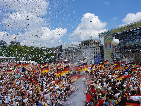 Konfetti Parade - Nationalmannschaft - Berlin (Berlin)