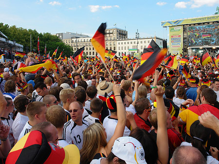 Leinwand und Fans - Berlin (Berlin)