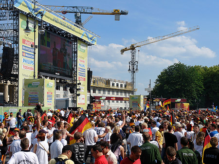 Leinwand und Fans - Berlin (Berlin)