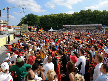 Fanfest - Menchenmasse - Berlin (Berlin)