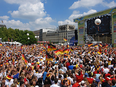 Fanfest - Menchenmasse Foto 