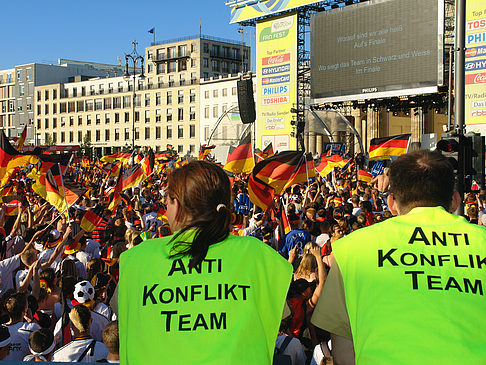 Foto Anti Konflikt Team - Fanfest - Berlin