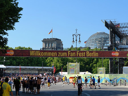 Willkommen zum Fanfest in Berlin Fotos