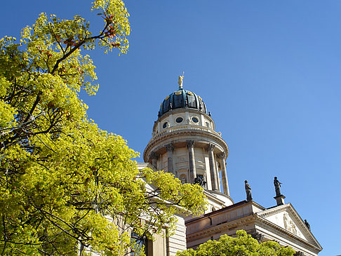 Französischer Dom mit Bäumen - Berlin (Berlin)