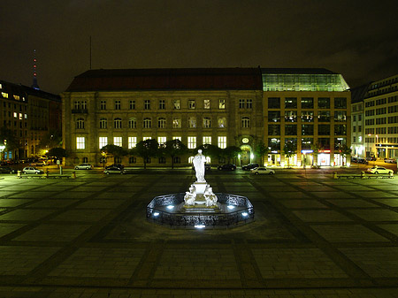 Fotos Schiller Statue auf dem Gendarmenmarkt