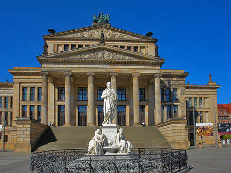 Schillerdenkmal mit Konzerthaus Fotos