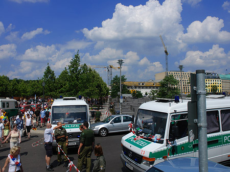 Holocaust Mahnmal mit Polizeiabsperrung - Berlin (Berlin)