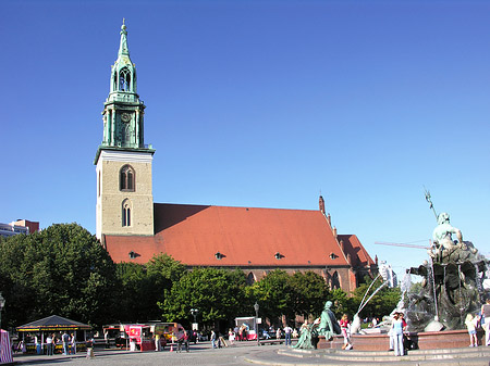 Neptunbrunnen vor Marienkirche - Berlin (Berlin)