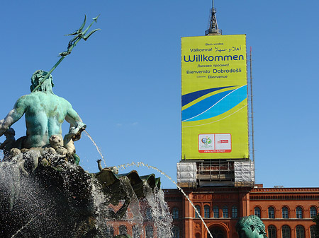 Neptunbrunnen und Rotes Rathaus Fotos