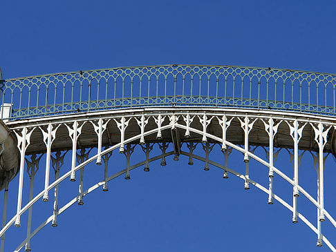 Brücke zwischen den Schlosstürmen Fotos