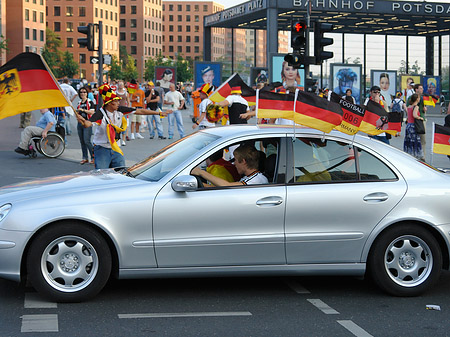 Autokorso am Potsdamer Platz - Berlin (Berlin)