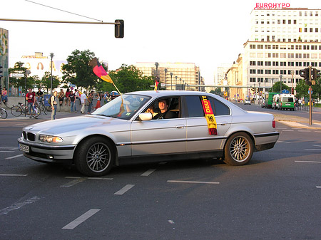 Autokorso am Potsdamer Platz - Berlin (Berlin)