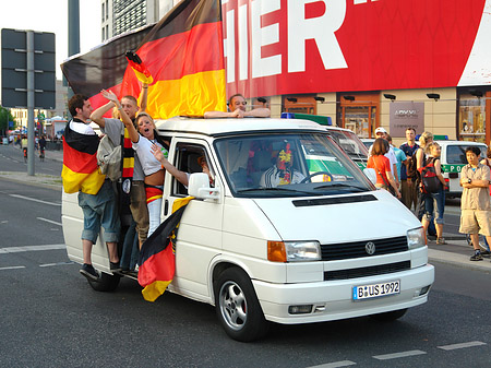 Foto Autokorso am Potsdamer Platz - Berlin